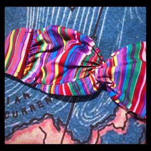 Strapless Victoria’s Secret’s swim top